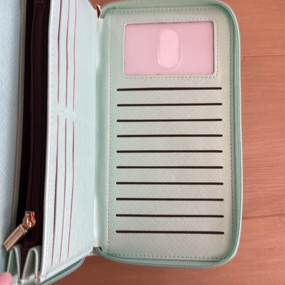 NWOT WOMEN WRISTLET CLUTCH HANDBAG PURSE MINT GREEN FAUX LEATHER WRIST STRAP - Picture 2 of 6